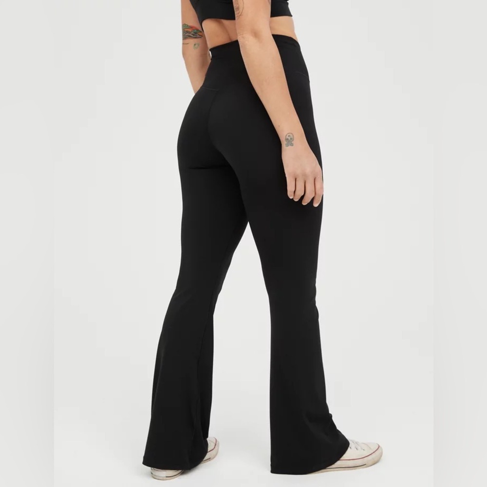 OFFLINE By Aerie Real Me High Waisted Crossover Flare Legging - Women’s Large - Picture 2 of 9
